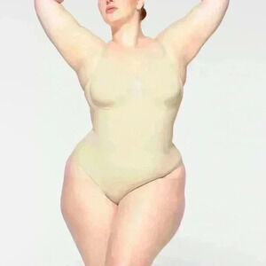 SKIMS Adjustable Straps Sculpting Seamless Brief Snaps Bodysuit